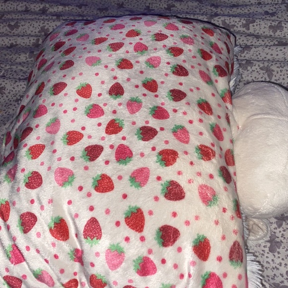Strawberry cow pillow pet - Picture 4 of 4